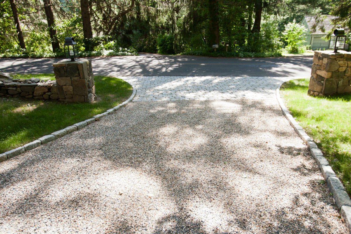 Cobblestone Curbing & Apron - YardScapes Landscape