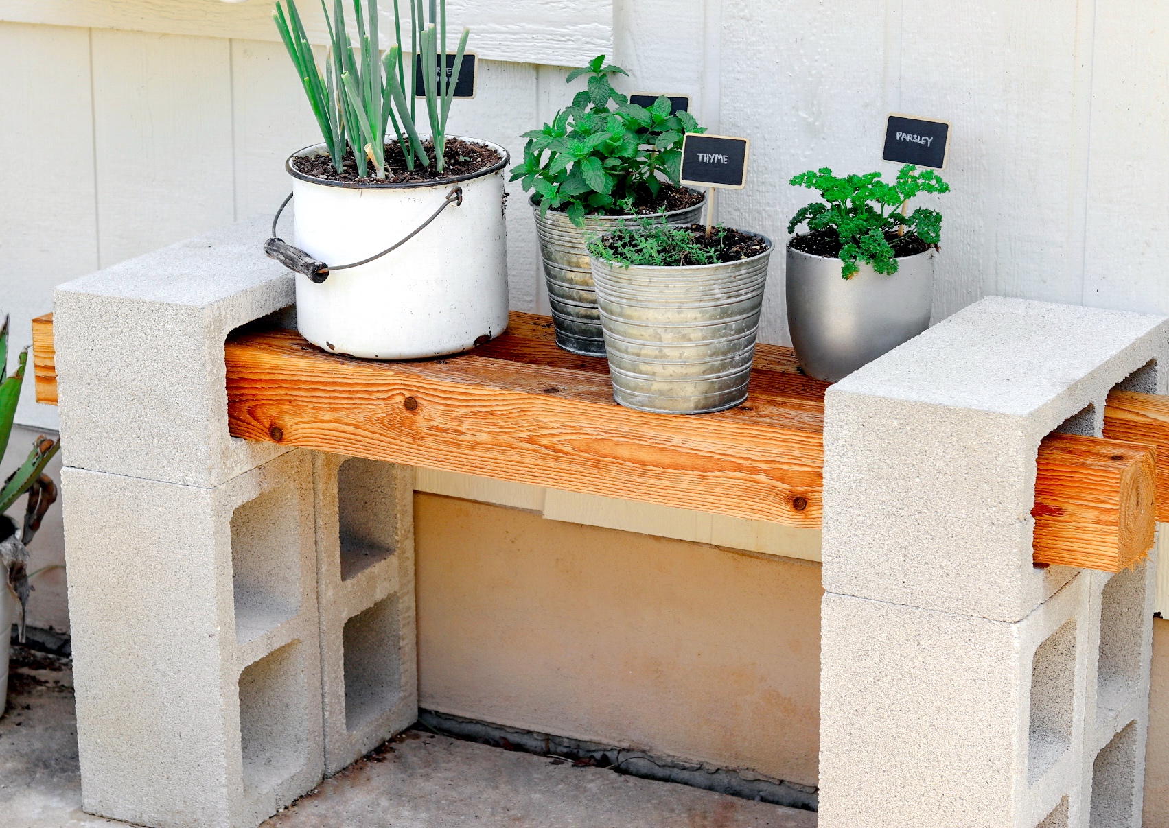 CREATE A STUNNING DIY CINDER BLOCK PLANT BENCH FOR YOUR GREENERY - Fab Everyday