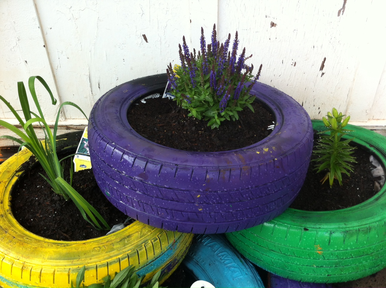 Creative Learning: Used Tires Flower Garden