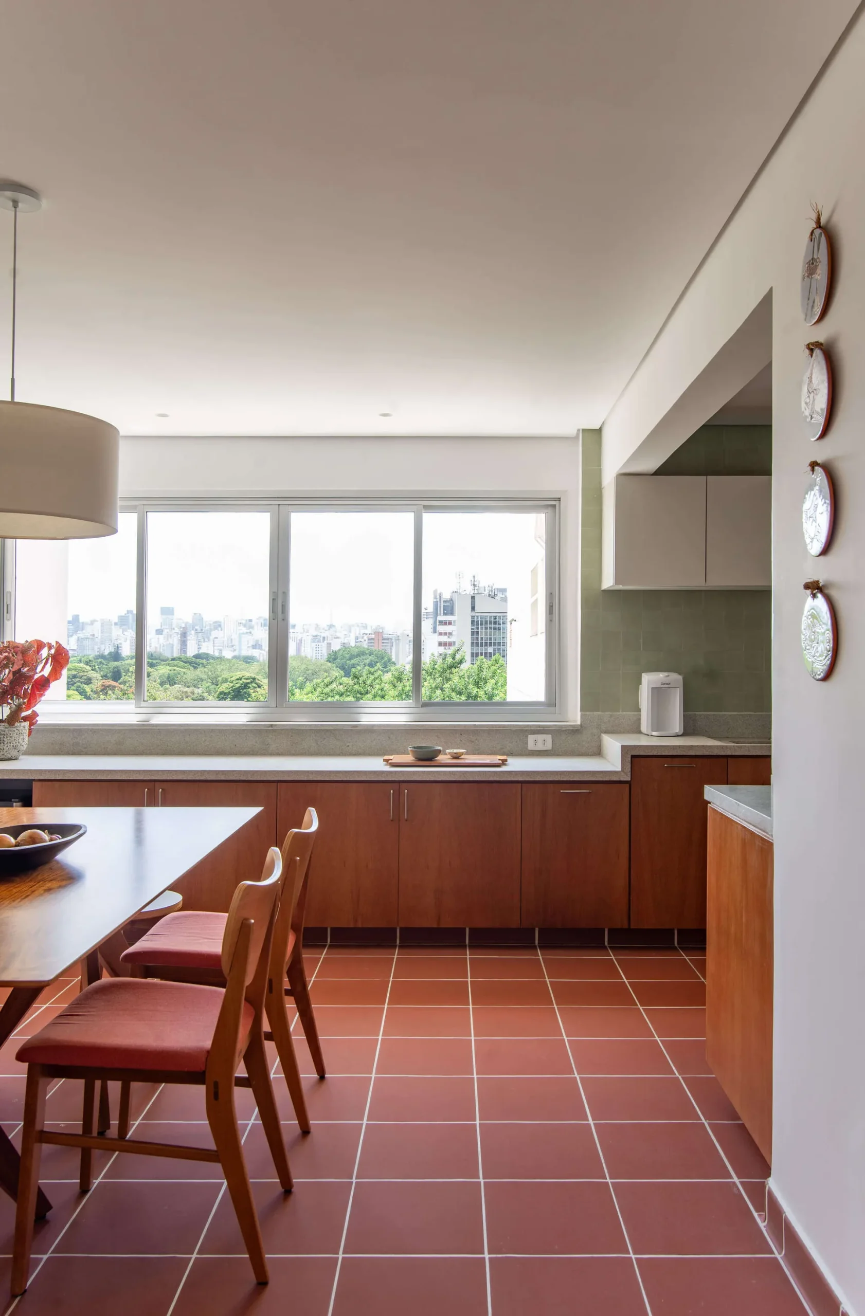Dining area with terracotta floor tiles and wood cabinetry - DECORAID