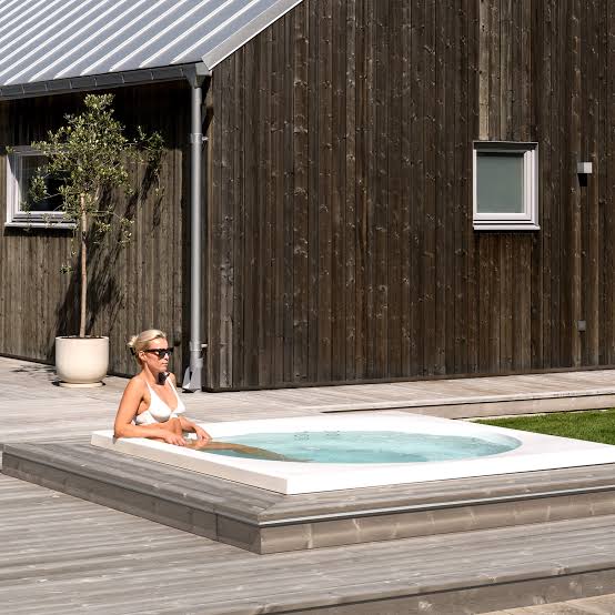 Discover the Luxury Hot Tub: Drop S Spa Experience
