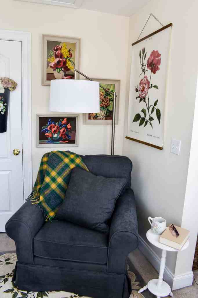 DIY Cozy Corner Bedroom Reading Nook - Zucchini Sisters