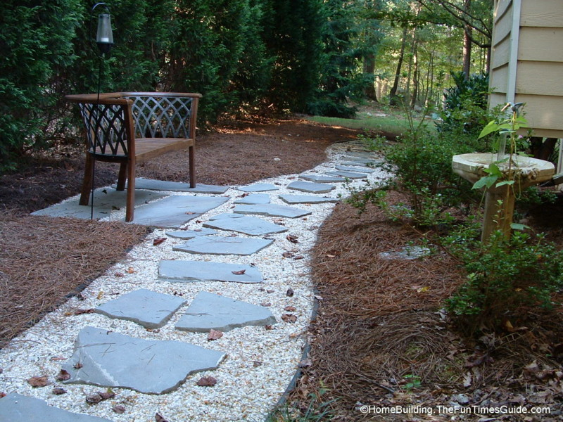 DIY Stepping Stone Walkway Ideas + Tips To Build Stone Walkways Yourself | Homebuilding / Remodeling Guide