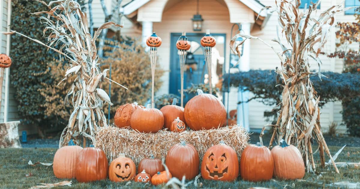 Fall Yard Decoration Ideas - The Reid Homestead