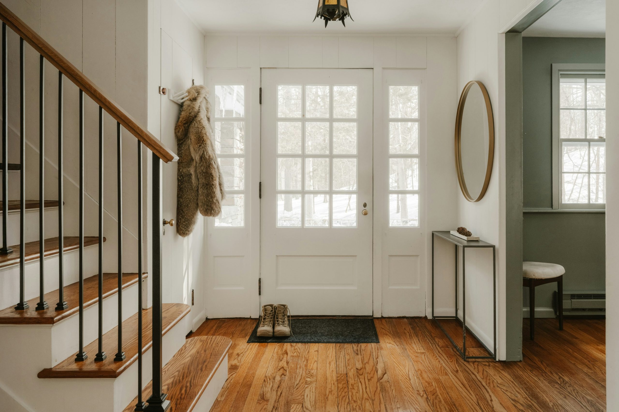 Foyer (IG: @clay.banks)