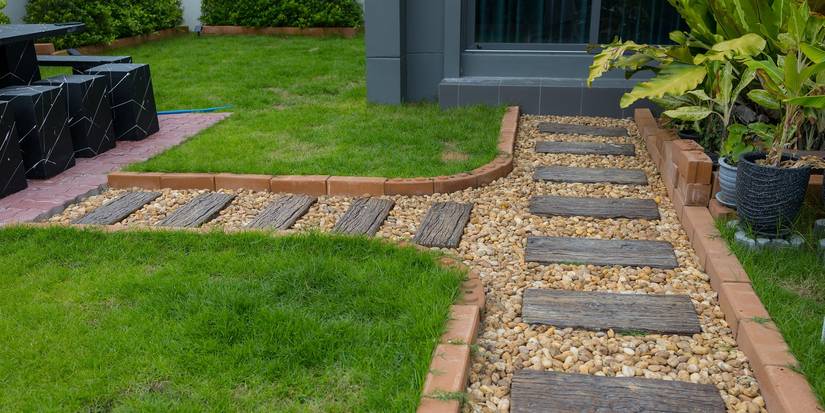 Give Garden Beds Distinction and Define Them With Edging