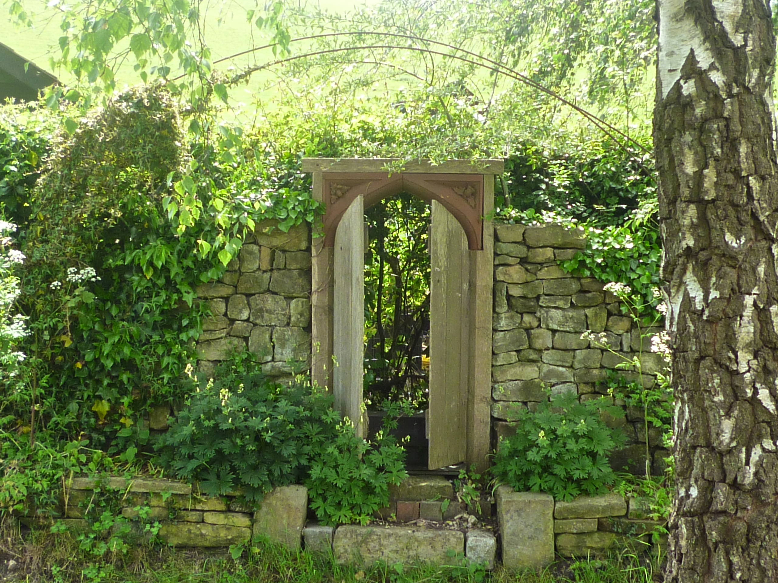 How to Build or Recycle a Garden-enhancing Feature | Houzz IE