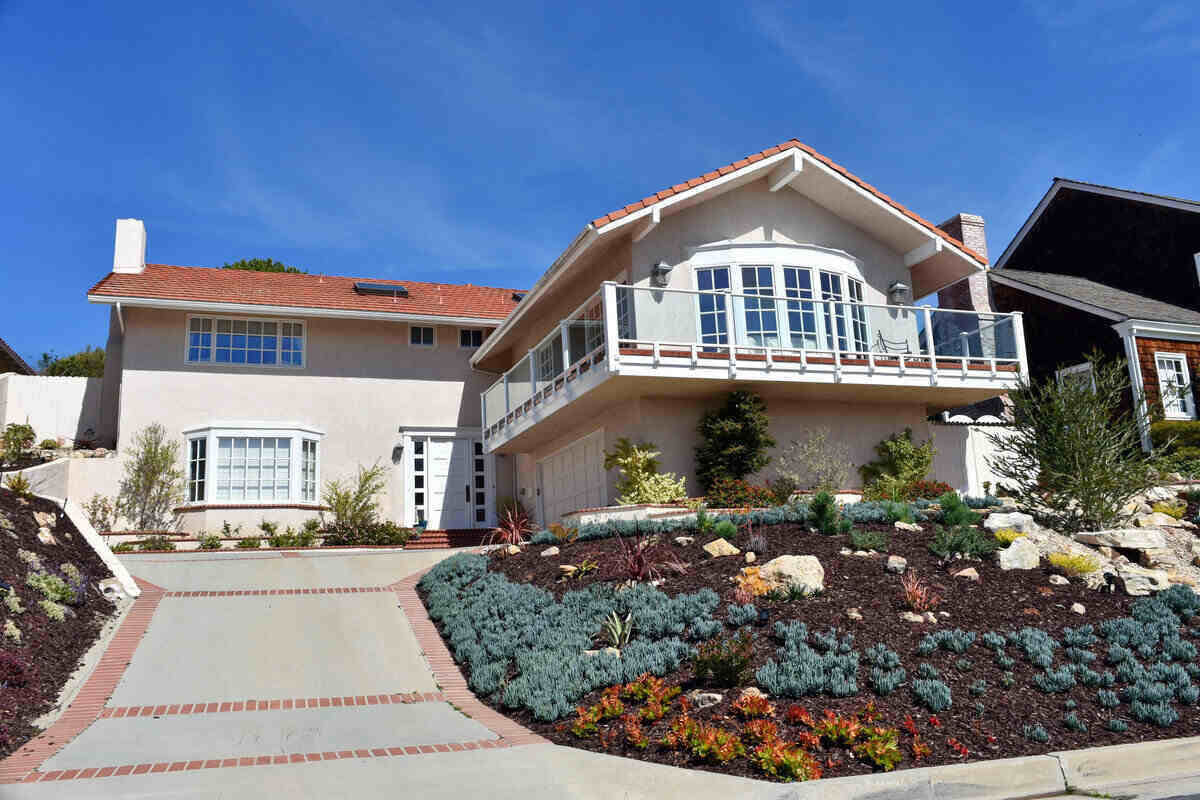 How to Landscape a Slope: 5 Ideas for Every Grade