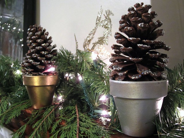 How to Make Glitter Pine Cones » Decor Adventures