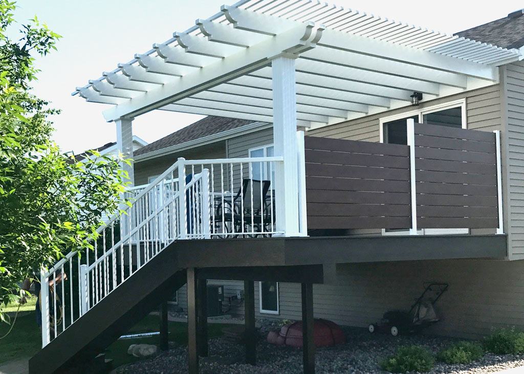 Knotwood Aluminum Plank with PUP Post for Deck Privacy - Excell Railings