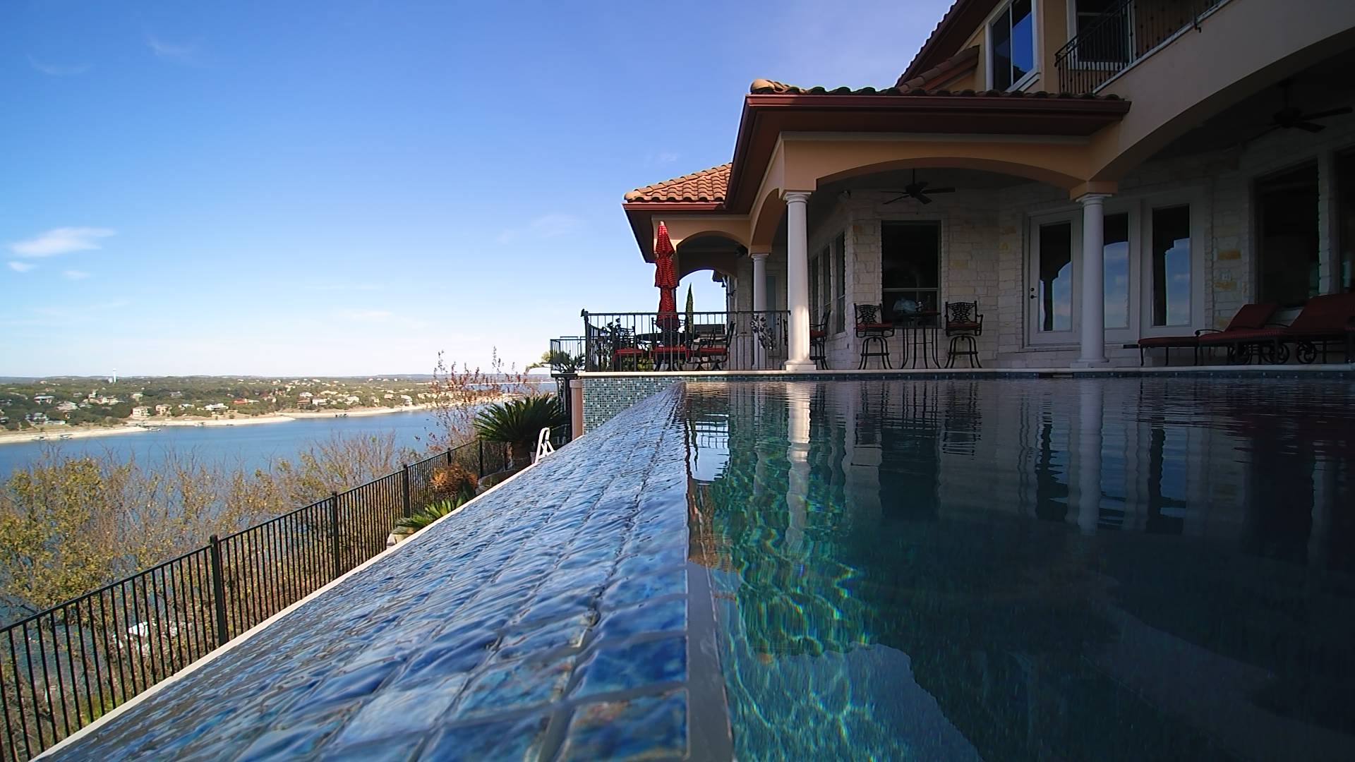 Lautner Edge / Perimeter Overflow Pools in Austin, TX | Master Pools of Austin
