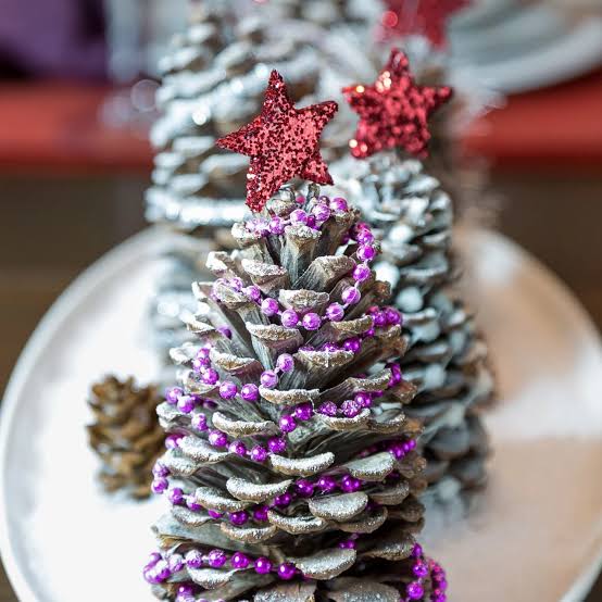 Make a Pinecone Centerpiece for the Holidays | HGTV