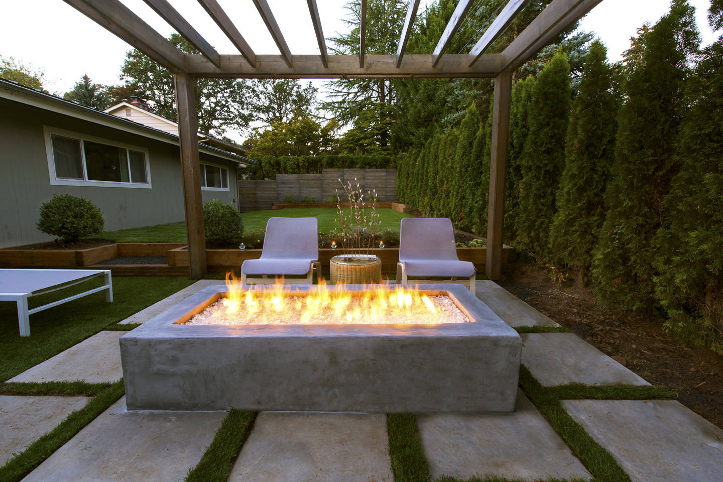 Mid-Century Modern Firepit - Premier Backyard Living