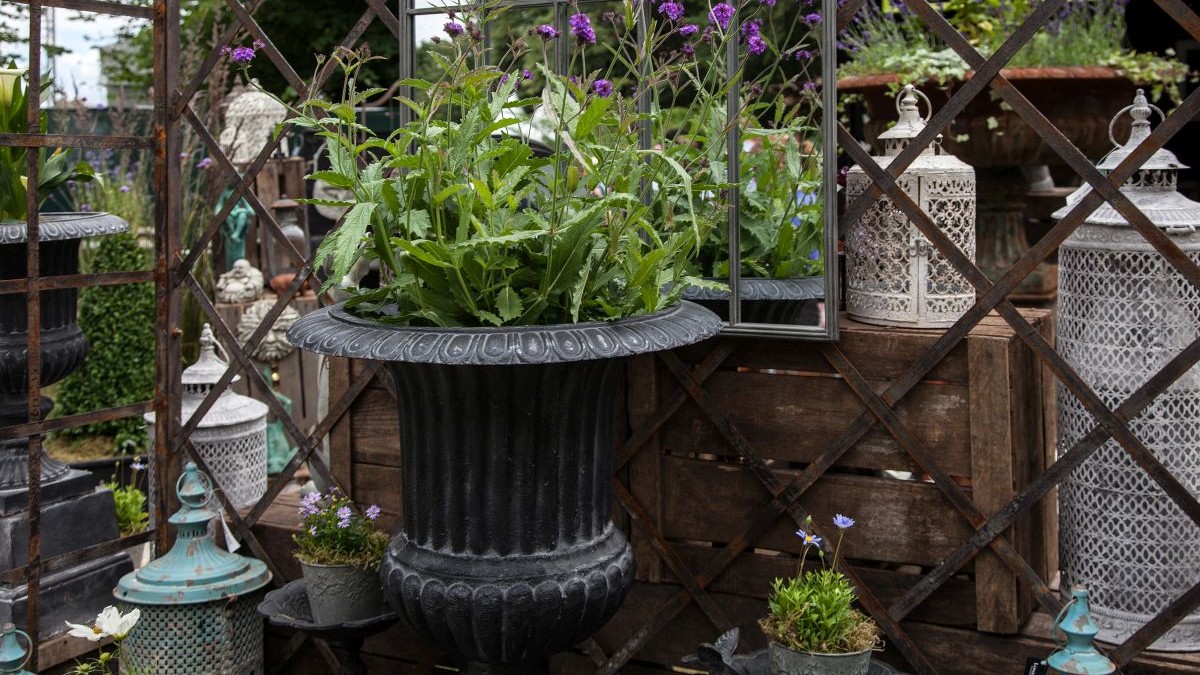 Patios Started Replacing Flower Pots With Built-In Planting Beds