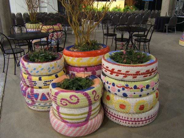 Recycled Backyard: Tire Gardens - Birds and Blooms