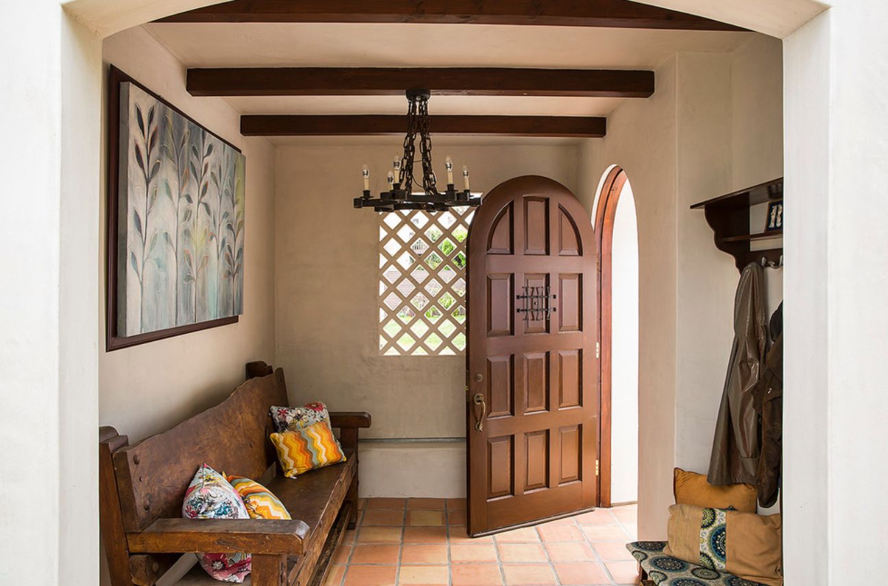 Rustic Entryway Bench For Cozy And Welcoming Homes