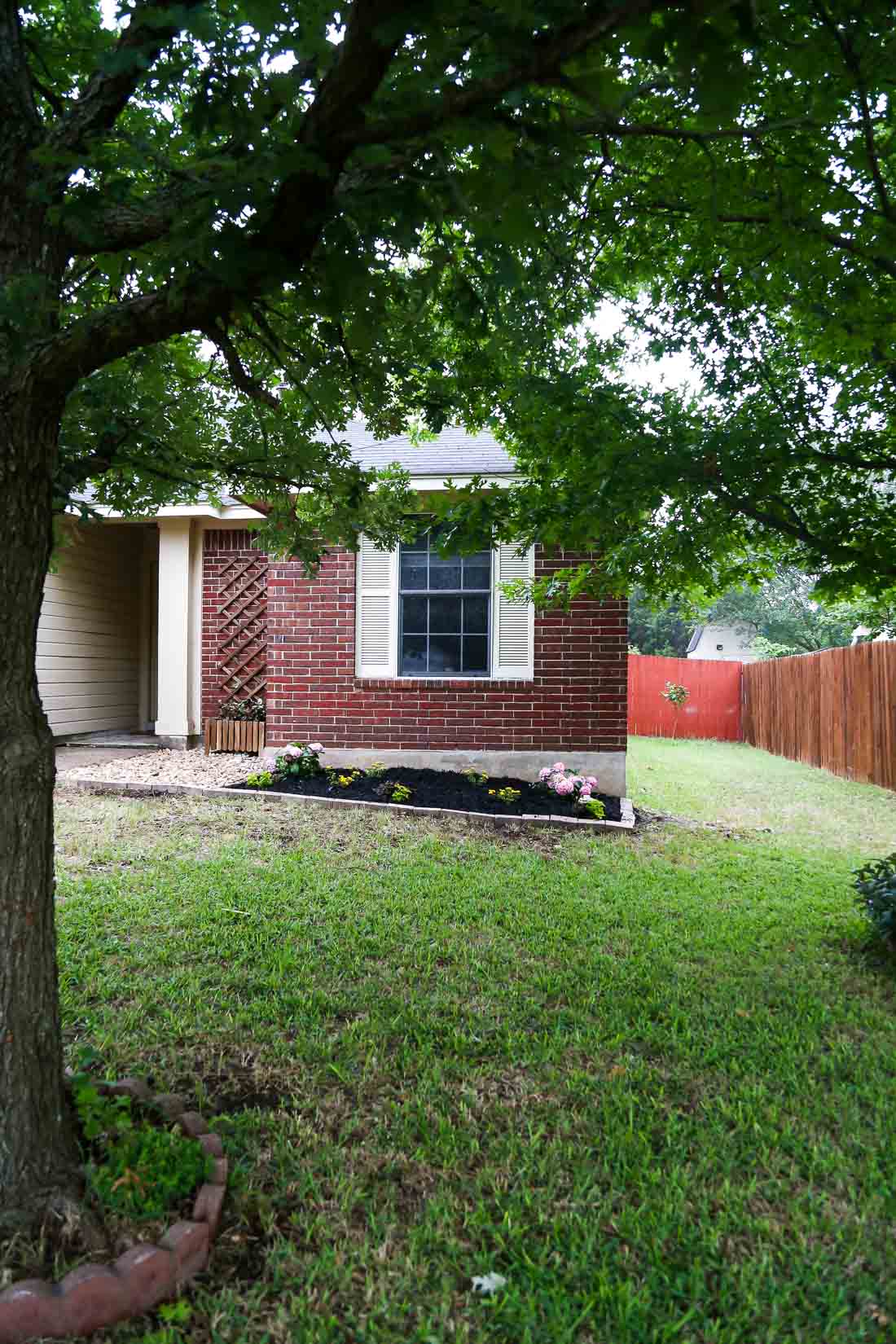 Simple Front Yard Flower Bed Ideas - Love & Renovations