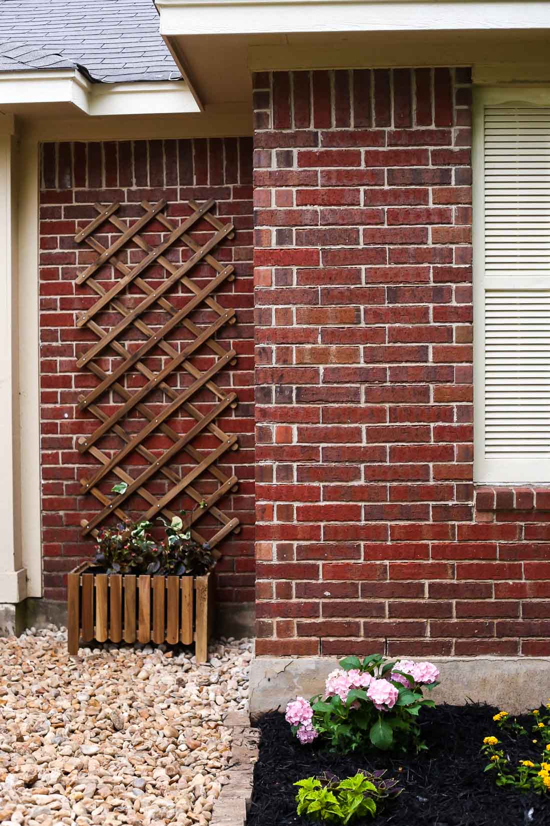 Simple Front Yard Flower Bed Ideas - Love & Renovations