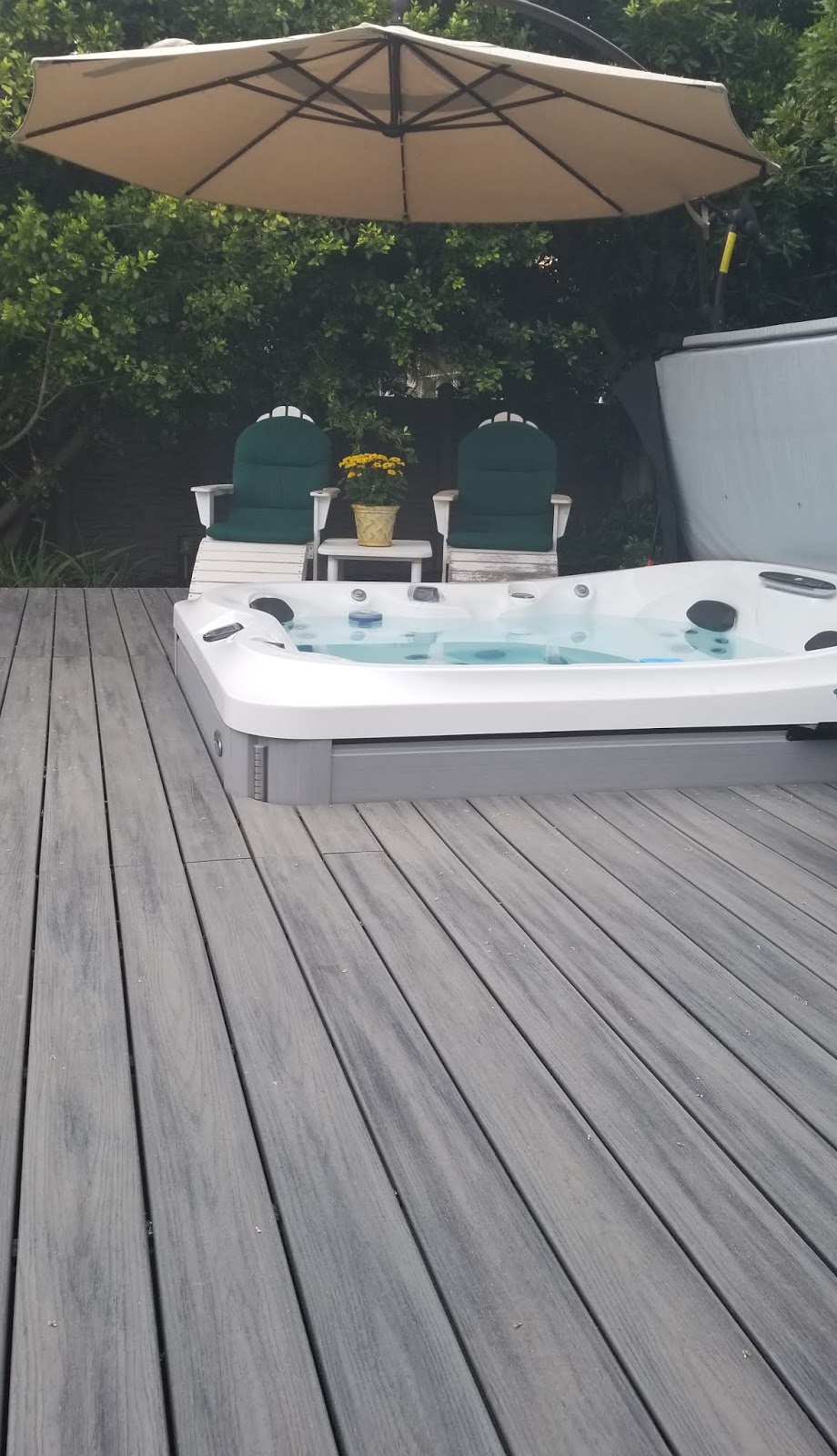 The 2 Minute Gardener: Photo - Trex Deck with Jacuzzi Hot Tub