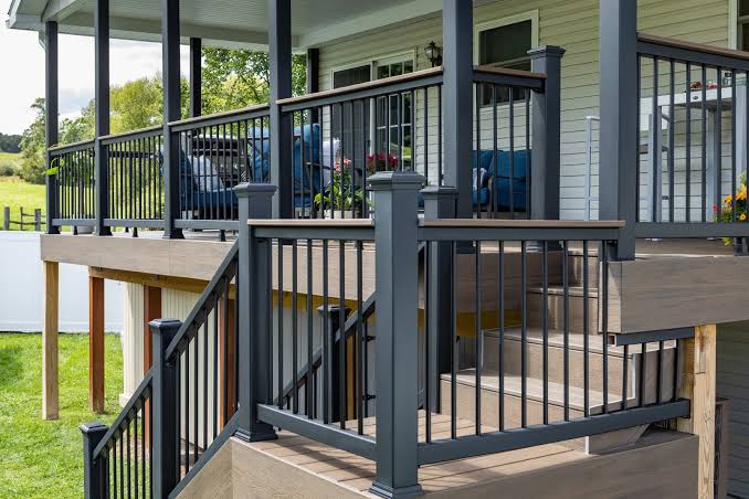 Trex Select Classic Stair Rail Kit with Round Aluminum Balusters – Charcoal Black (8′ x 36″) - Schillings
