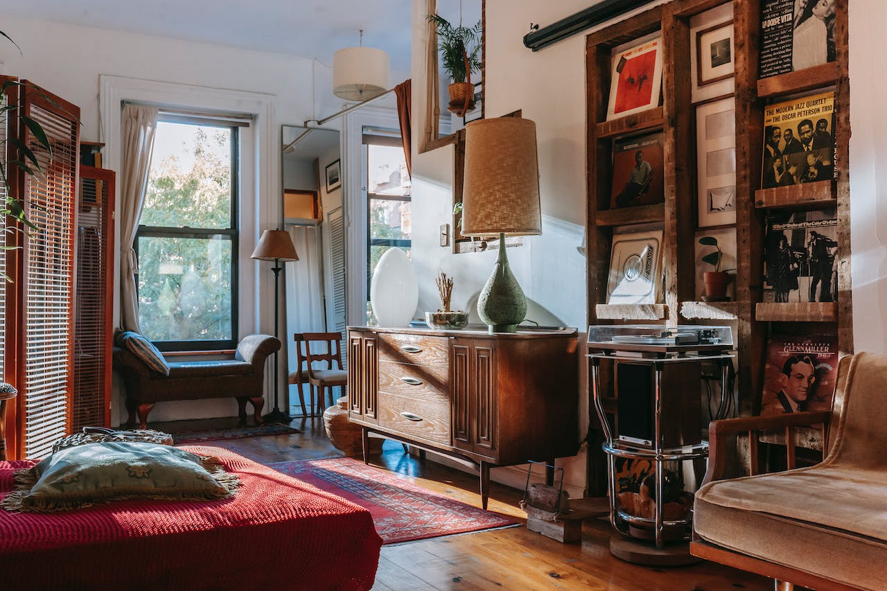 Unveiling the Art of Vinyl: A Guide to the Best Ways to Display Your Record Collection – Atlas Records