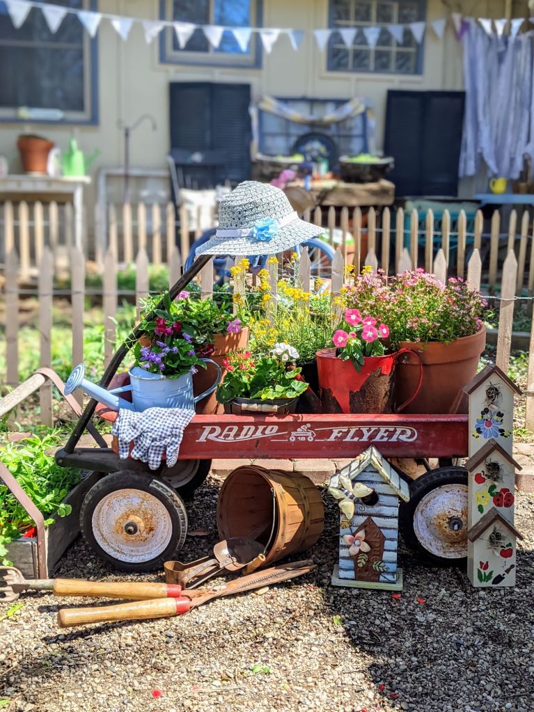 Ways to Repurpose Old Wagons… In Your Home & Garden – Comfy Lane Cottage