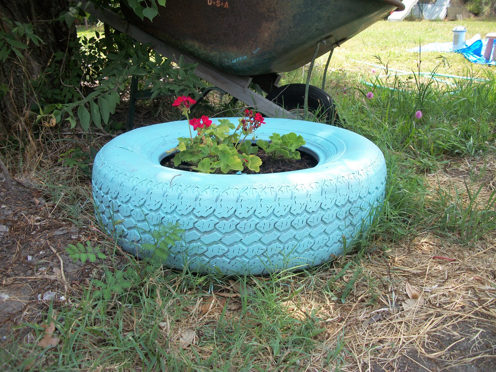 White Trash Home and Garden: How to: Making a Used Tire Planter in 3 Easy Steps