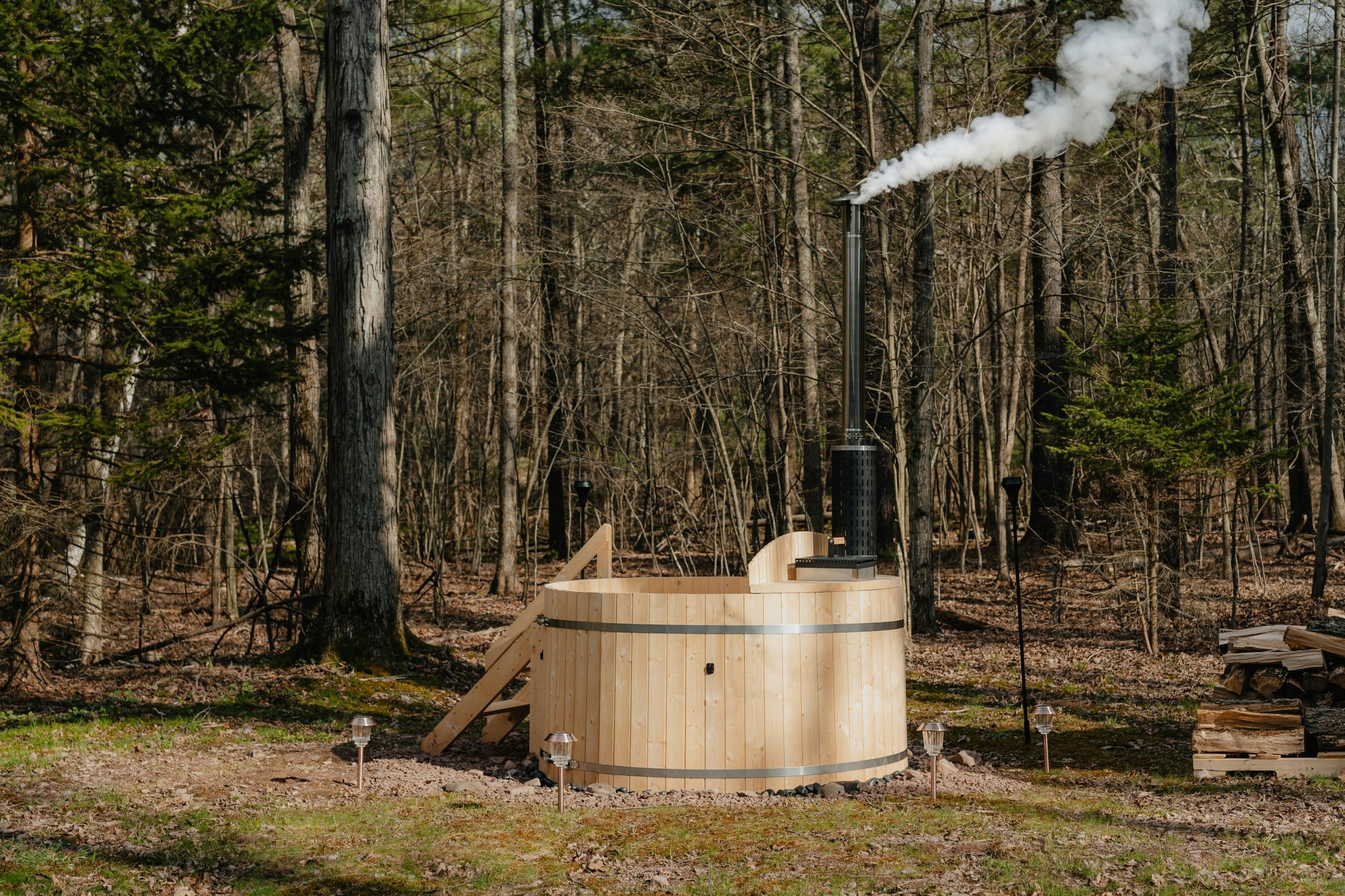 Wooden hot tub 1/2 (IG: @clay.banks)