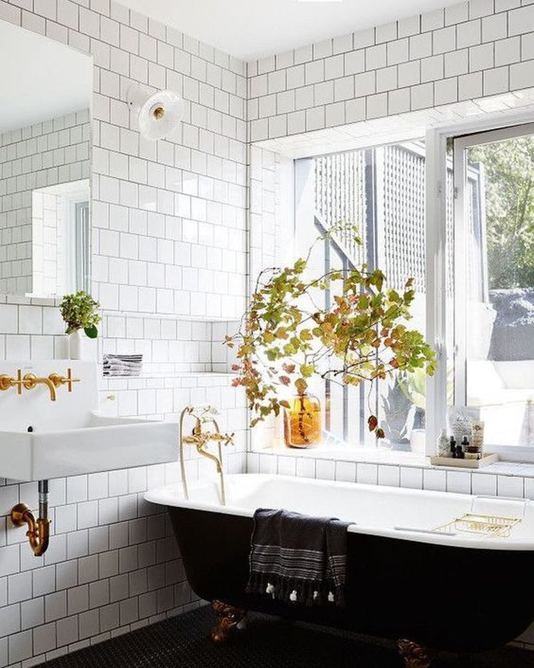 10 Fall Bathroom Decor Ideas That Are Almost As Good As A Warm PSL