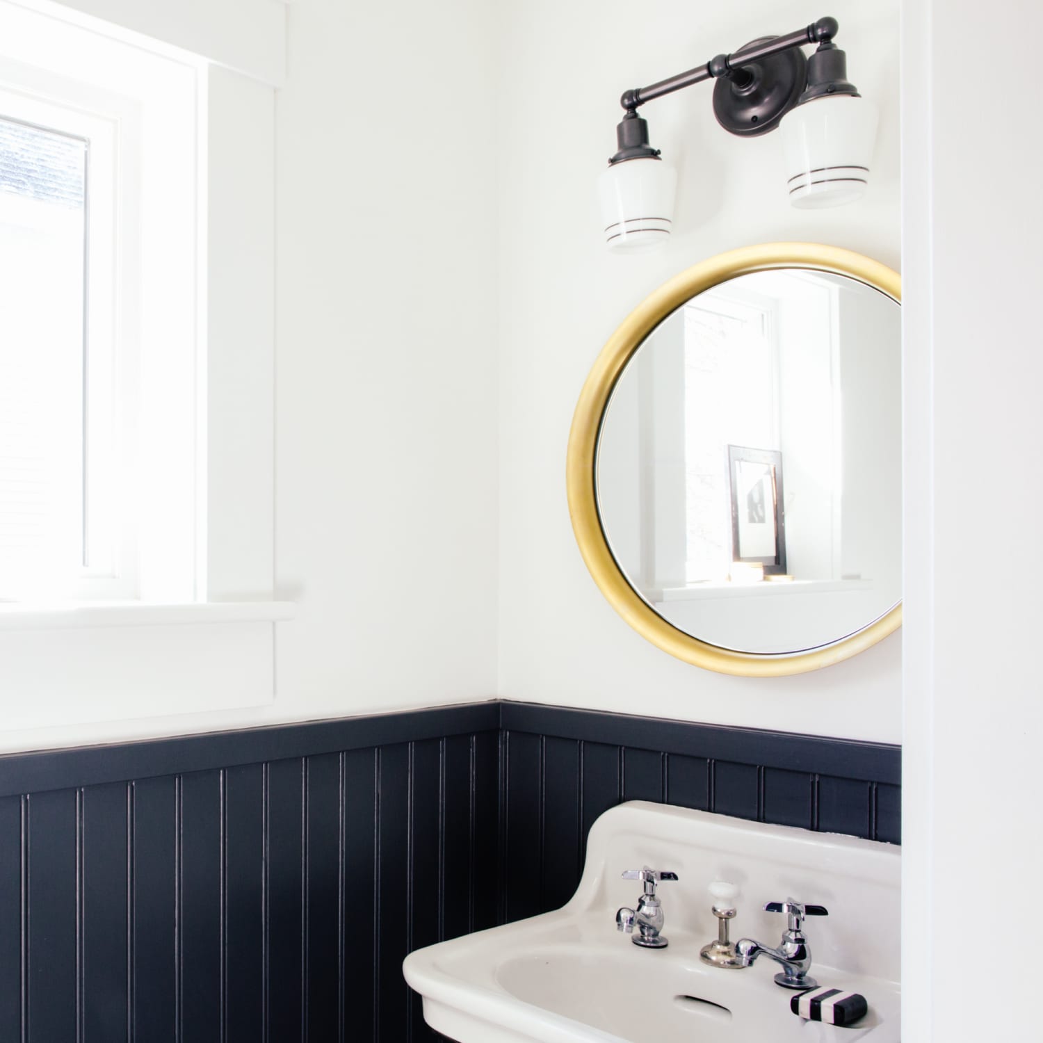 15 Unique Bathroom Wainscoting Ideas | Apartment Therapy
