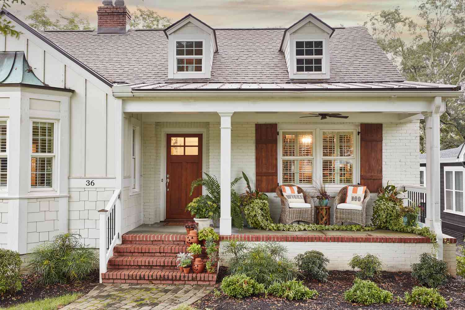 20 Beautiful Fall Porches to Celebrate the Season