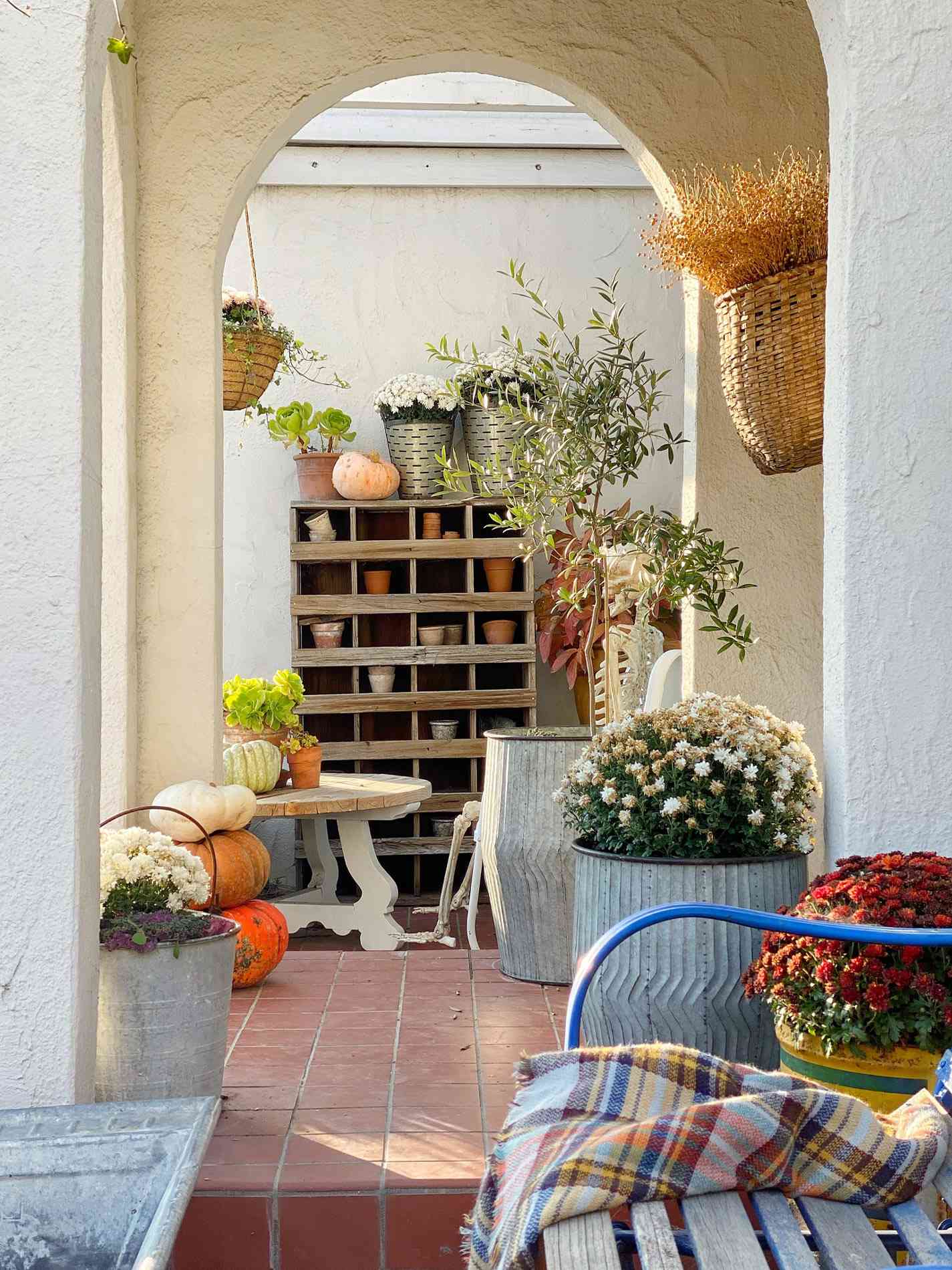 20 Beautiful Fall Porches to Celebrate the Season