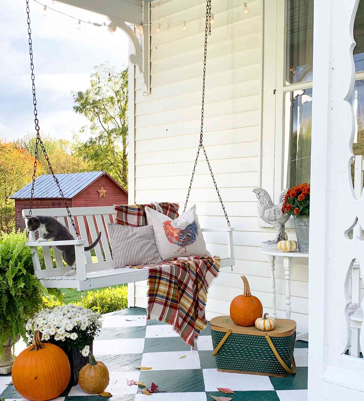 20 Beautiful Fall Porches to Celebrate the Season