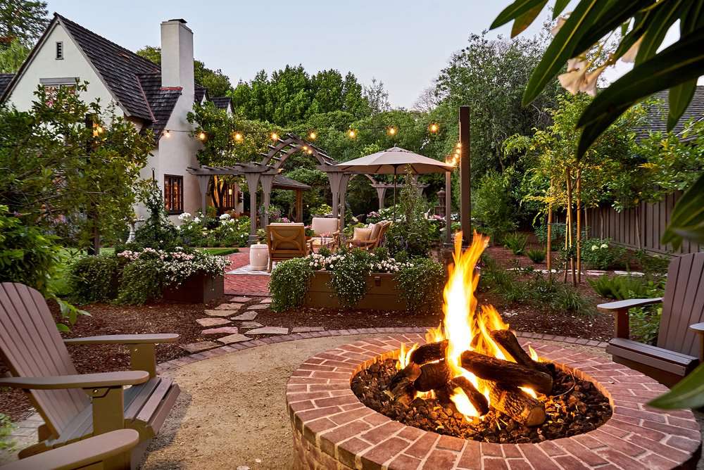 20 Brick Fire Pit Ideas, From Rustic to Modern
