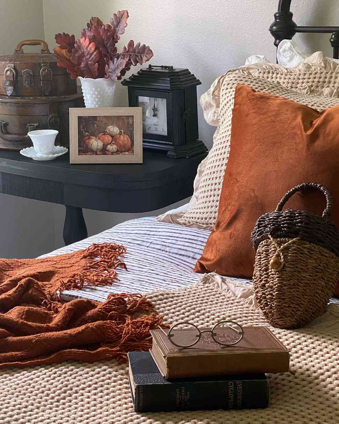 22 Fall Apartment Decor Ideas to Transition Your Space