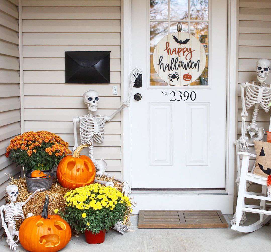 33 Front Porch Decorating Ideas for a Happy Halloween