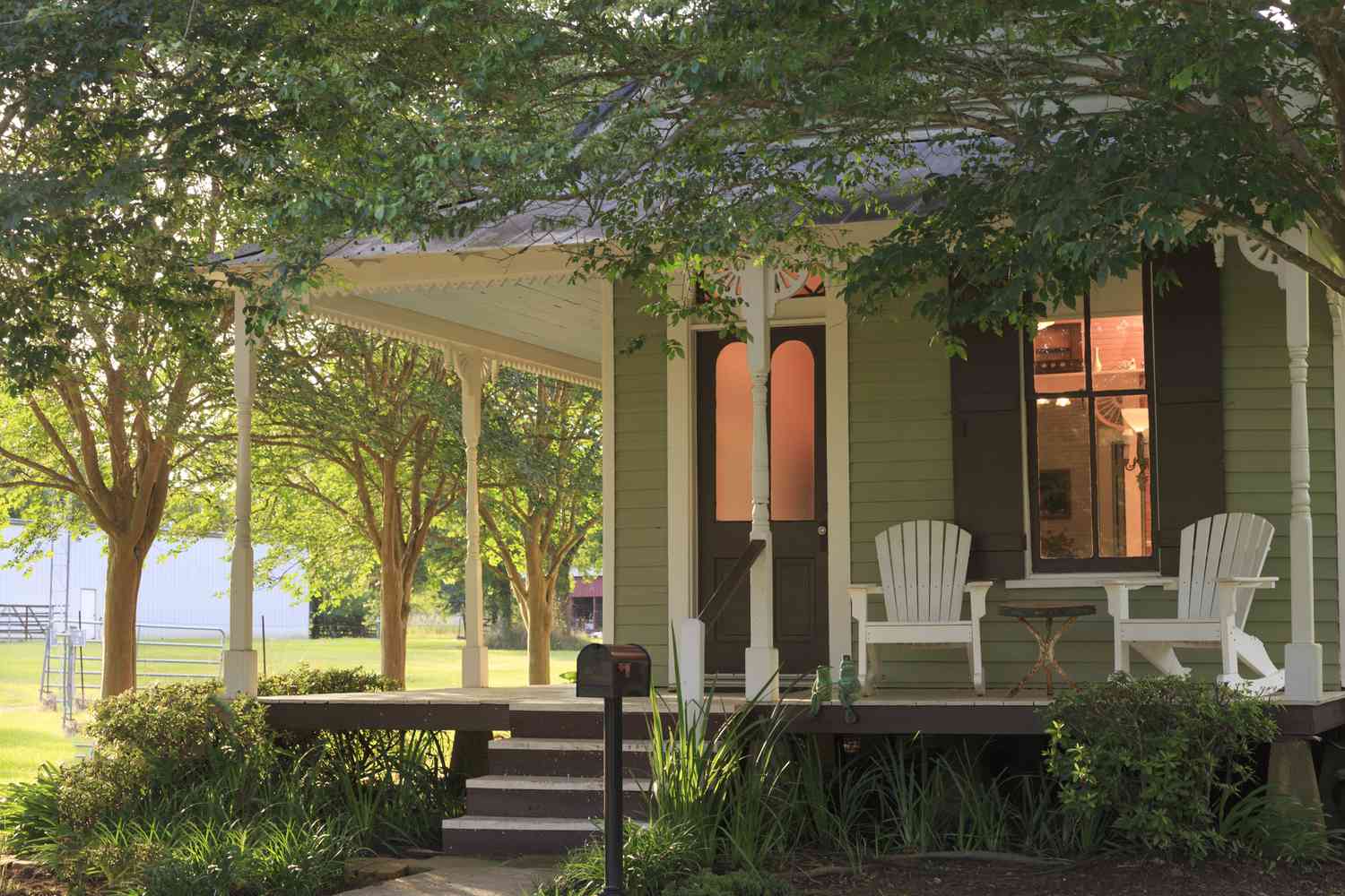 6 Porch Decor Ideas Designers Recommend for a Fresh 2026 Look