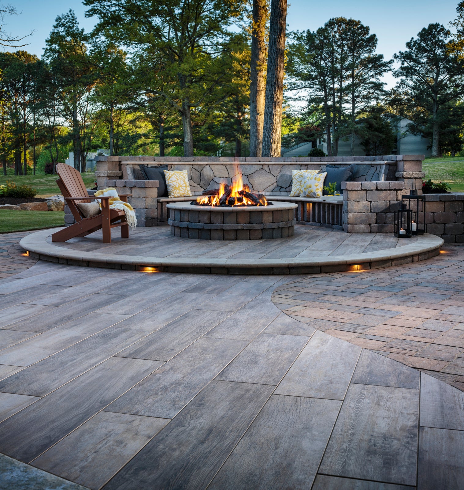 7 Jaw-Dropping Custom Fire Pit Patios Made with Pavers