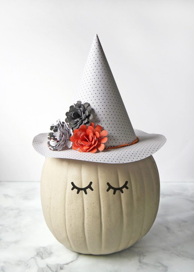 8 cute pumpkin decorating ideas for littler kids. No scary stuff.
