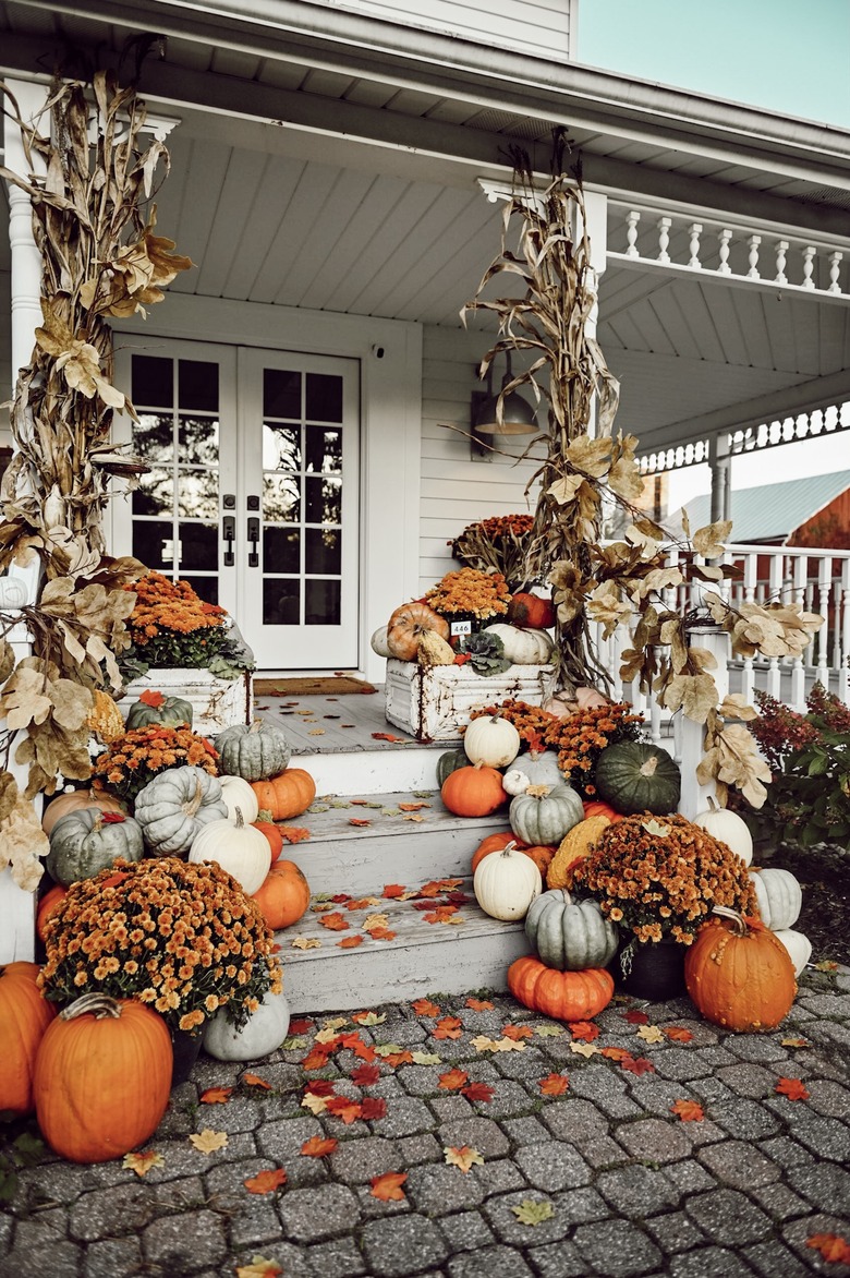 8 Ways To Take Your Fall Porch Decor To The Next Level