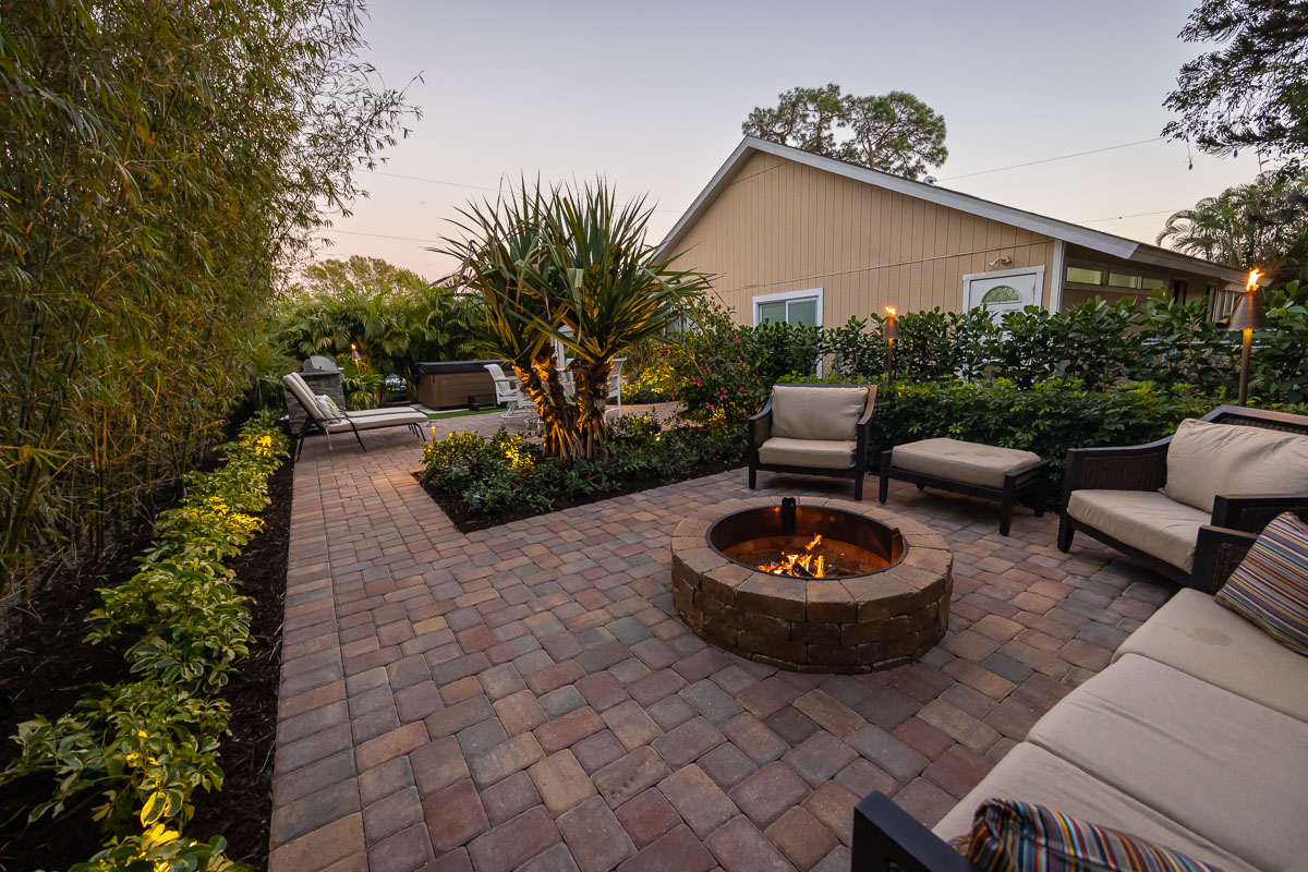 Backyard Fire Pits in Florida: 6 Pros and Cons to Consider