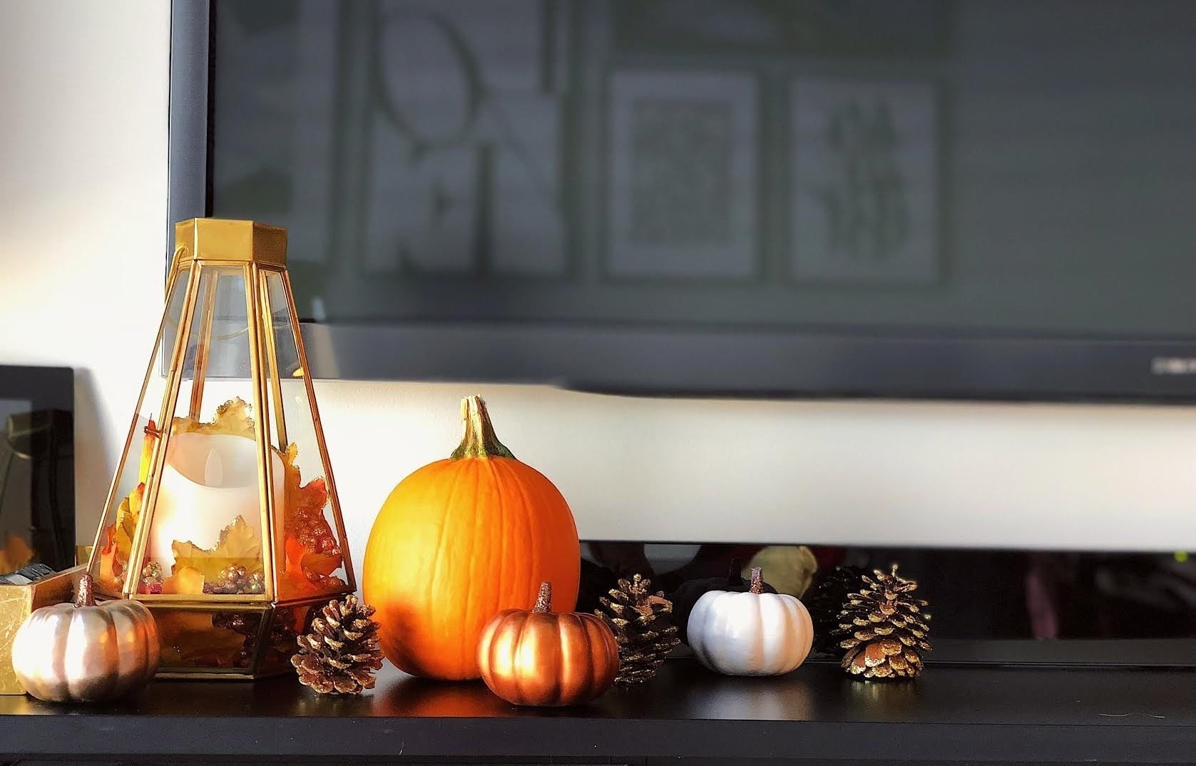 Contemporary fall decor & festivities