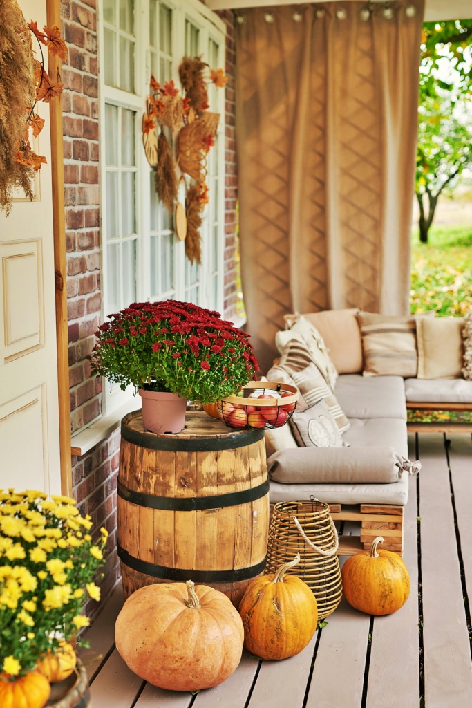 Cozy Fall Porch: Ideas for a Simple Seasonal Retreat