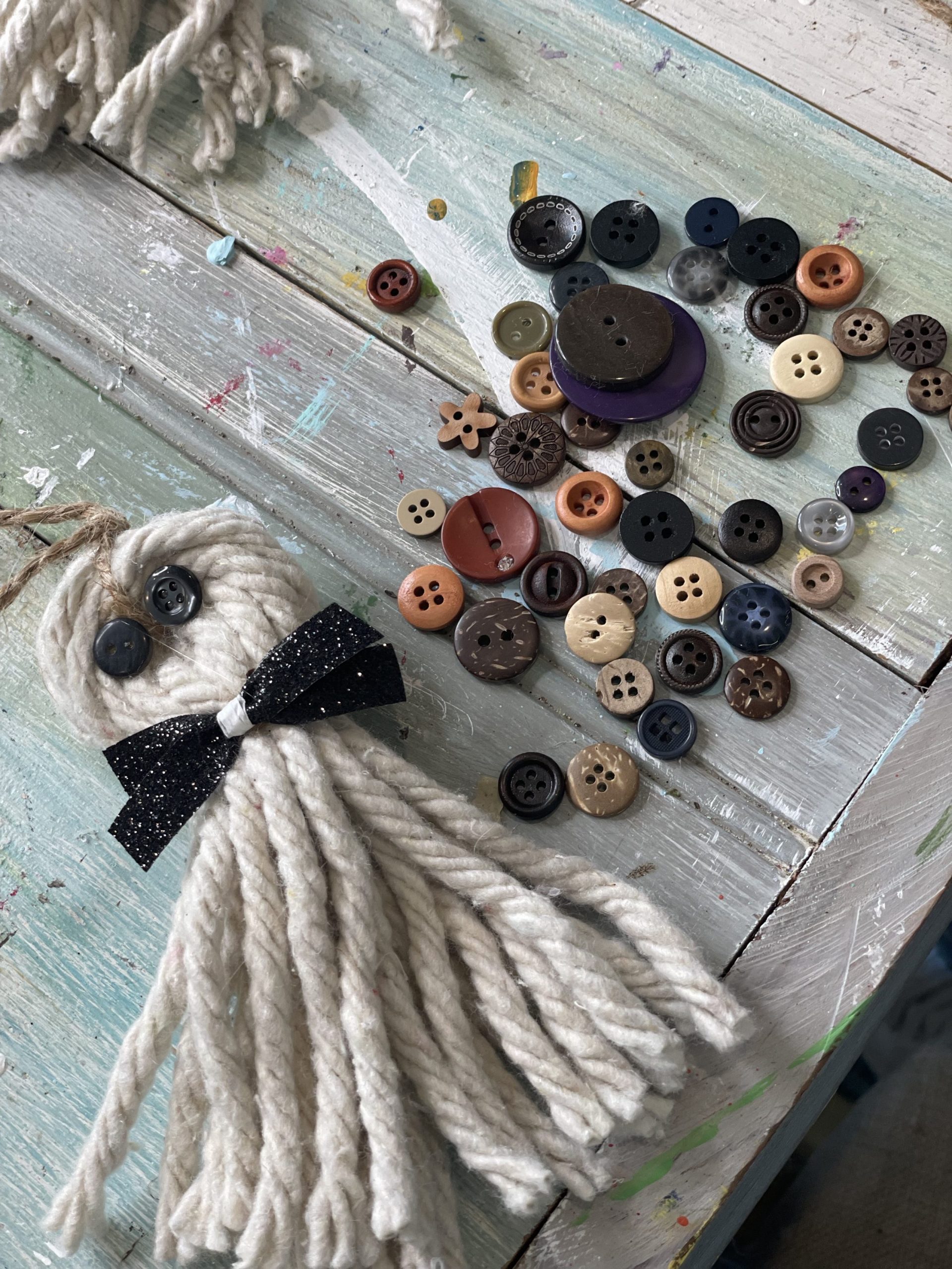 diy-ghost-garland-using-dollar-tree-mop-11 - Re-Fabbed