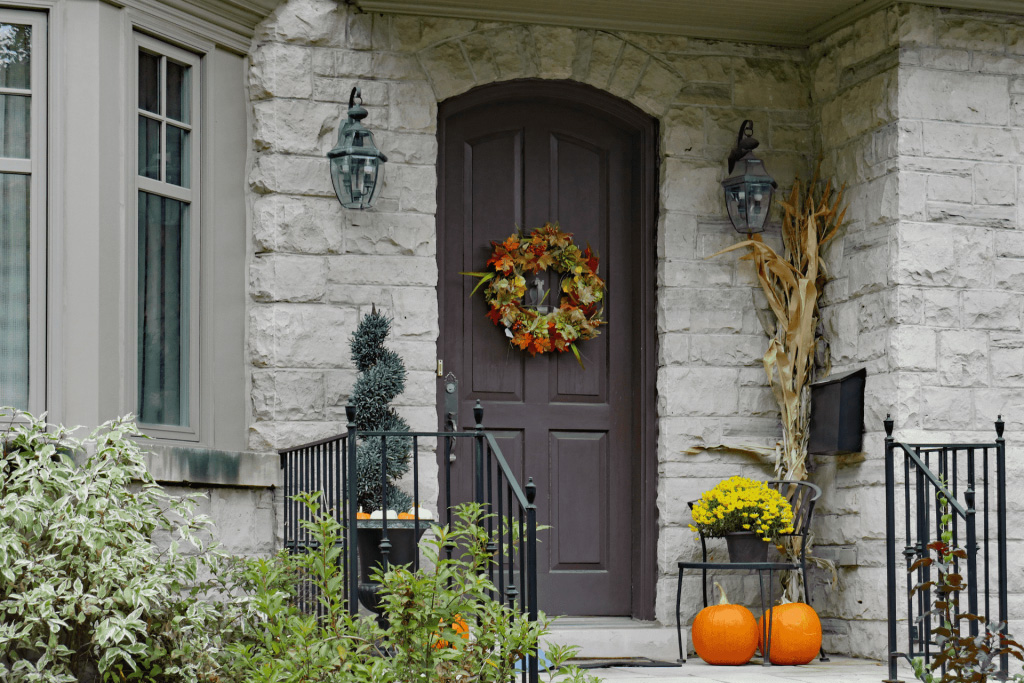 Fall Door Decor: 9 Ideas to Try This Season | Burano Doors