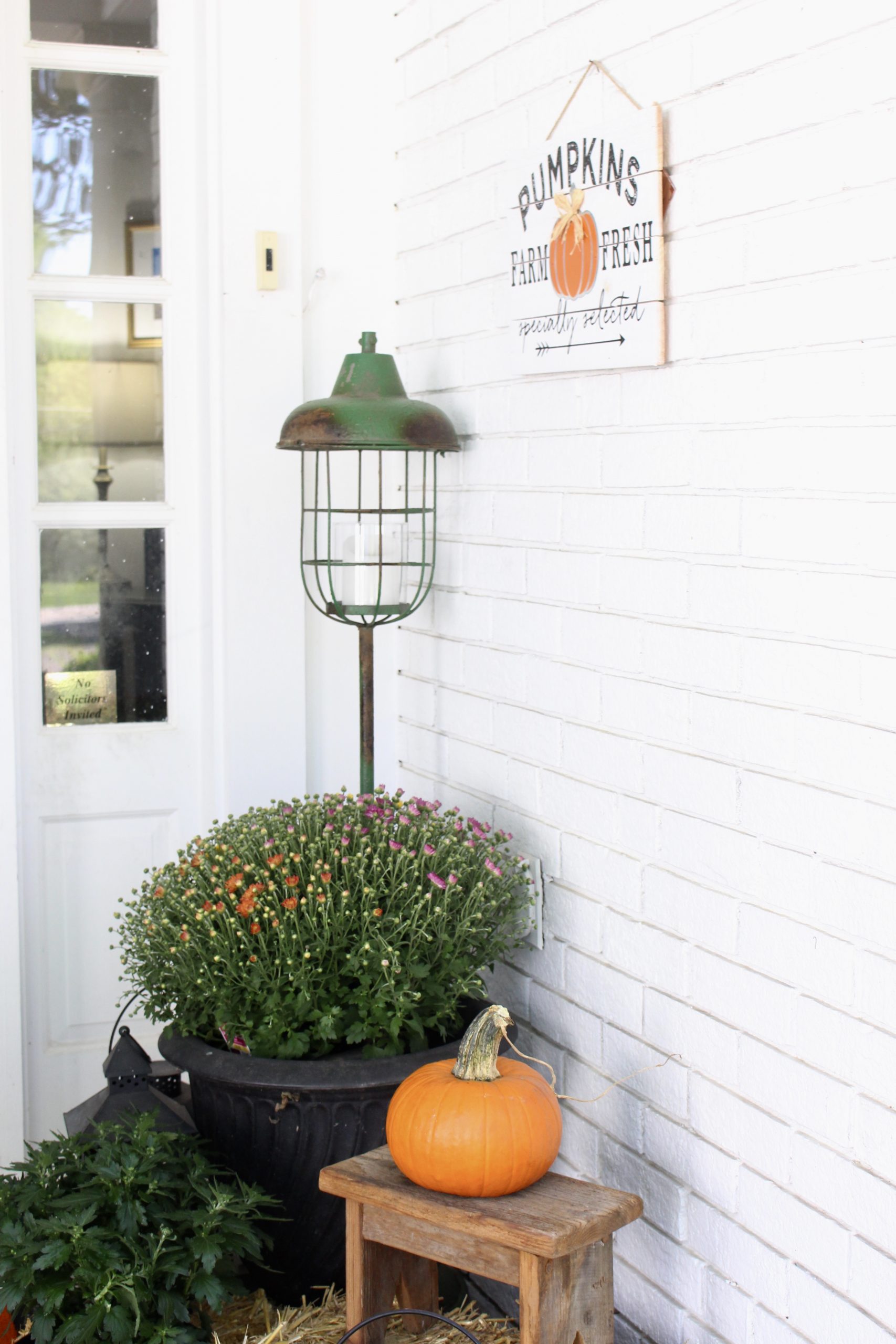 Farmhouse Fall Porch Decorating Ideas | My Life From Home