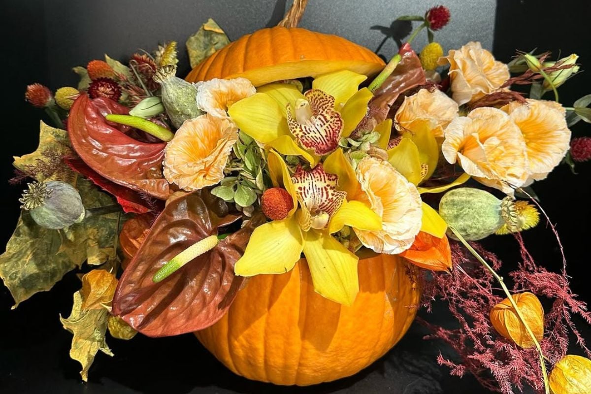 Flower Filled Pumpkin Ideas for Halloween Decor