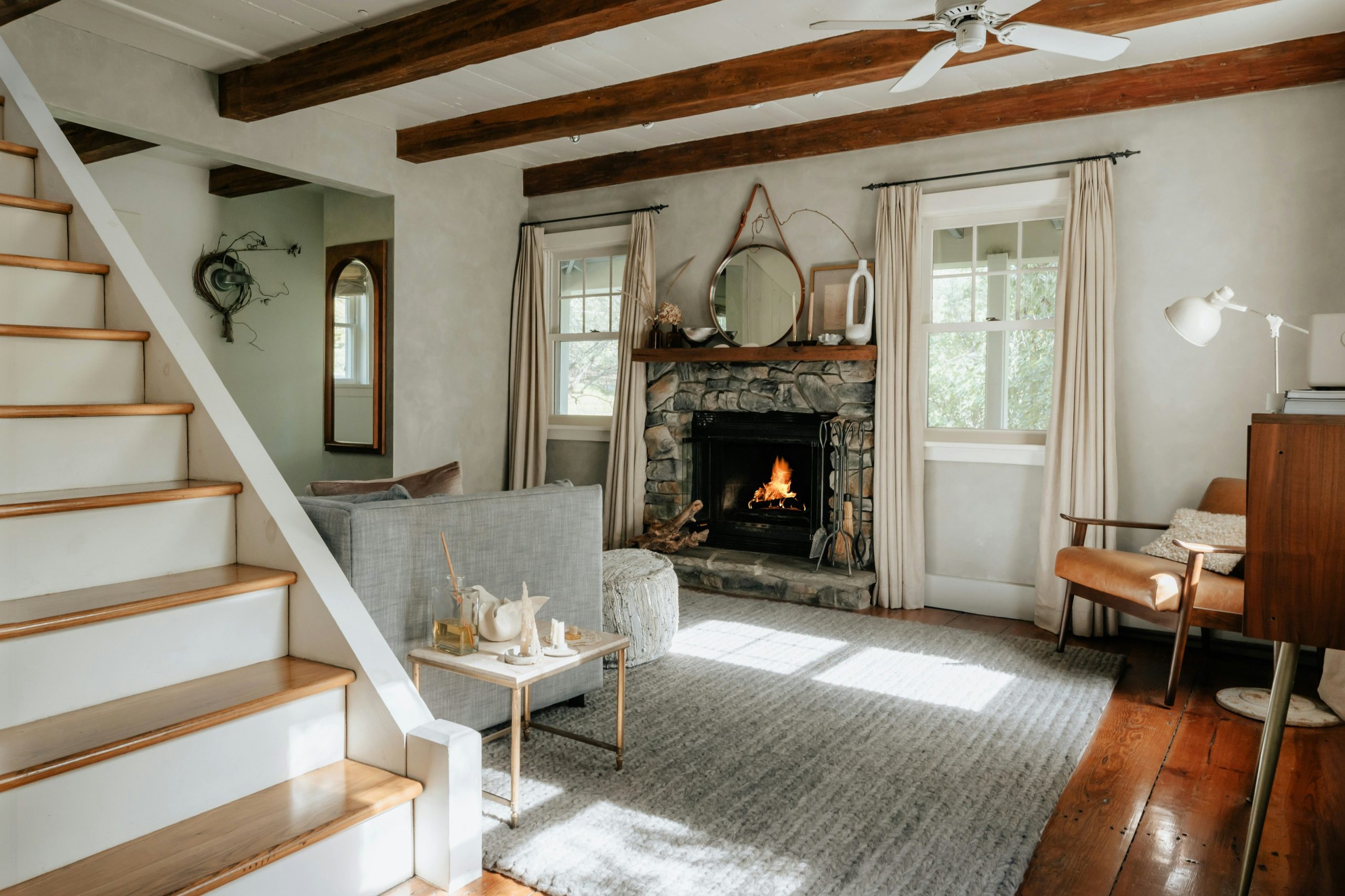 Neutral tone living room 2/2 (IG: @clay.banks)