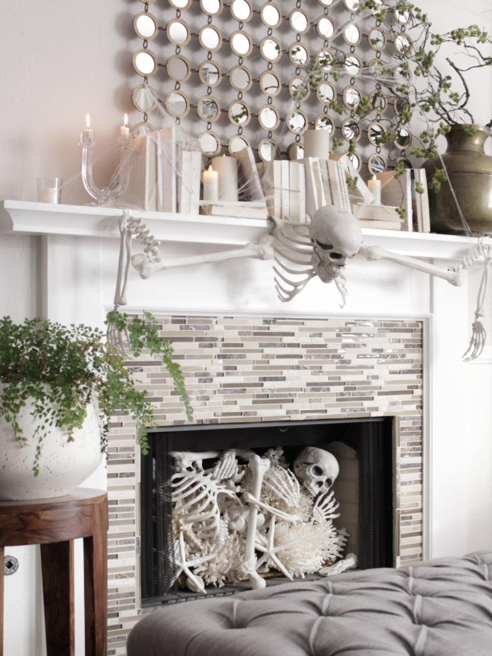 Oscar Bravo Home: Spooky Skeleton Halloween Mantel