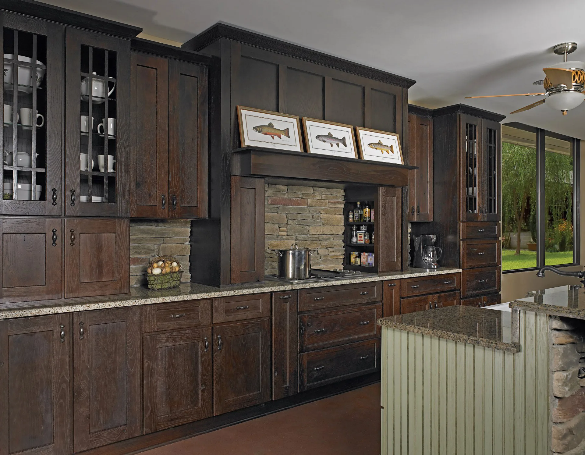 Rustic kitchen cabinets—the key element for a country kitchen